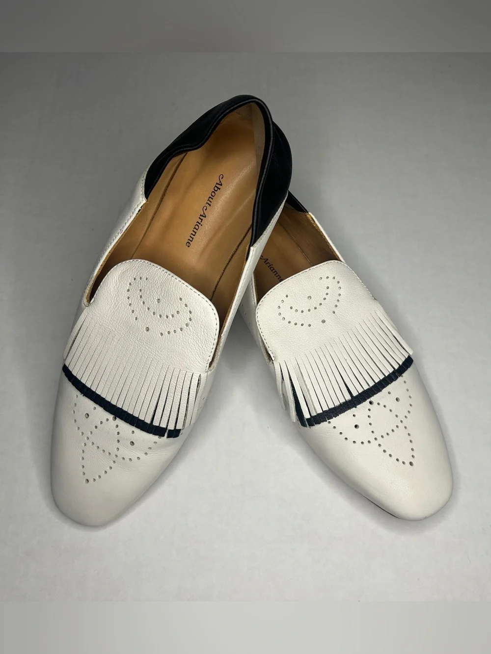 About Arianne Women's Size 8 White & Black Fringe Leather Loafers